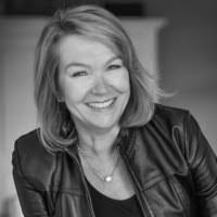 Suzanne Bays's Instagram, Twitter & Facebook