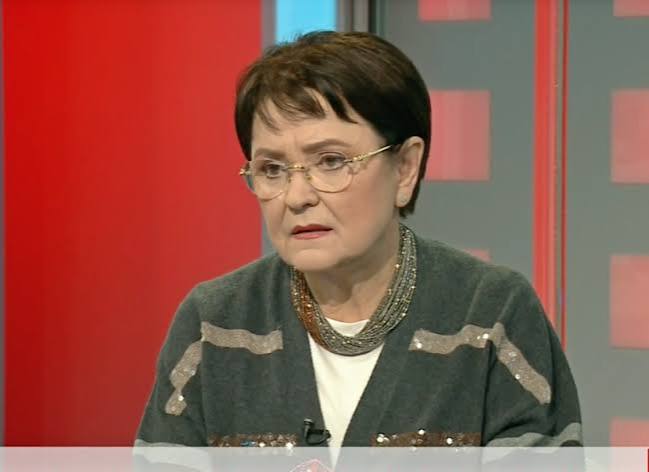 Andreia Bodea, directoarea Colegiului I.L. Caragiale: „Văd scene în birou în care elevul îi spune mamei: «Hai, mă lași cu astea?». Acum 10 ani, așa ceva nu se întâmpla” - HotNews.ro