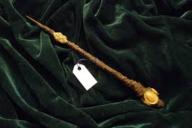 While they can change alliance from a master to a new one if won they strongly connect with their current owner. Black Walnut Wood Dragon Heartstring Wand Replica 12 75 Art By Regan