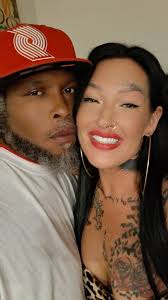 can someone edit photos for christmas theme?