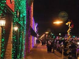 Pictures Of The Christmas Lights On The Buildings In Downtown Rochester Michigan Every Year They Decorate For T Fire And Ice Festival Lights Christmas Lights