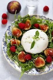 Salade De Figues Burrata Et Roquette Un Dejeuner De Soleil Burrata Recette Salade De Figues Recettes De Cuisine