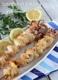 Bagnateli con olio evo e girateli nel pangrattato, al quale avrete unito la scorza del limone. Spiedini Di Calamari Gratinati Al Forno Ricetta Secondo E Antipasto