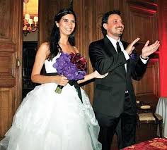 Tuba büyüküstün ve onur saylak çiftinin ikiz kızları bu sabah dünyaya geldi. Tuba Buyukustun Un Eski Esi Onur Saylak Ucuncu Kez Baba Oluyor