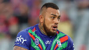 Warriors stars Fonua-Blake and Murdoch-Masila spotted helping elderly lady  in torrential rain