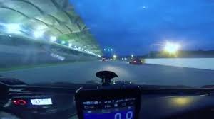 The three main component of a clutch is the clutch plate,pressure plate and the clutch housing.the clutch assembly is attached to the gearbox and then mated with the engine flywheel. Lyn Kancil S Owner Club A K A Slk V4