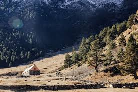 Randonnee Dans Les Pyrenees La Vallee De Rioumajou Tresor Cache Jusqu Au Port D Ordissetou Randonnee France Montagne Pyrenees
