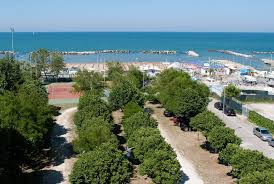 Das hotel reve bietet strandservice im preis inbegriffen für alle gäste die unsere all inclusive formel buchen, für diesen service hat das hotel einen der schönsten strände von cattolica gewählt. Der Strand Von Cattolica Hotel Cormoran