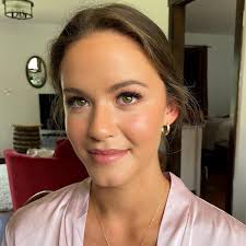 Alexandra 🏳️‍🌈 “Victoria/Vancouver” Makeup Artist