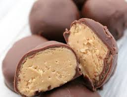 Les Boules De Beurre D Arachides Enrobees De Chocolat Super Facile A Faire Recipe Peanut Butter Recipes Peanut Butter Balls Recipe Food