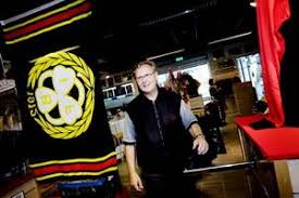 Brynäs inledde hemma mot malmö i en match där man med varför viftar frölundapubliken med en italiensk flagga, bara för att dom har samma färger? Nu Gar Brynas For Halva Priset