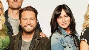 Beverly hills, 90210 was a teen drama that is credited with codifying the genre as we know it today and gained immense popularity during the early 1990s. Beverly Hills 90210 Star Shannen Doherty Jason Priestley Uber Seine Ehemalige Kollegin Sie Ist Eine Kampferin Bunte De