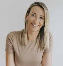 Kerry Wicks's Instagram, Twitter & Facebook