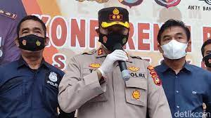 Satpol pp kabupaten gowa tewas tertimpa tribun yang roboh akibat angin kencang. Do8kkm0vslv60m