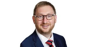 Chair of Hull College Group resigns amid spending concerns and FE  commissioner visit