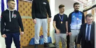 Ο υπουργός εργασίας, ο γιάννης βρούτσης. Perhfanos Mpampas O Giannhs Broytshs O Gios Toy Basilhs Katekthse Argyro Metallio Sto Panellhnio Prwta8lhma Karate Eikones