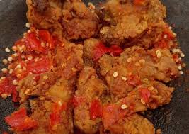 Kita bisa dengan mudah menemukannya di mau bikin ayam geprek sambal bawang sendiri di rumah? Tutorial Membuat Ayam Geprek Sambal Bawang