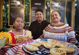 La cocina mexicana fue declarada patrimonio cultural inmaterial de la humanidad en el 2010. 6 Cocineras Tradicionales Mexicanas Que Ponen En Alto A Mexico Bleu Blanc