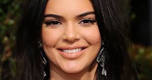 Kendall Jenner : Humilié et critiqué à cause de son acné, le supermodel  réagit