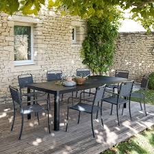 L'humeur est au repas en terrasse. Table De Jardin Extensible En Aluminium Noir 8 A 10 Places Guilia Table De Jardin Alinea