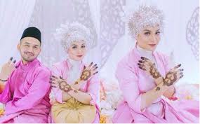 Sanisah huri — joget malam berinai. Pilih Konsep Tradisional Untuk Malam Berinai Anis Al Idrus Nampak Menawan Gempak