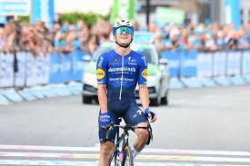 Remco evenepoel liet zijn benen voor het eerst serieus spreken in de baloise belgium tour. 6an179xsws Arm