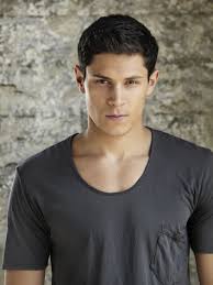 Mientras que antolin le dispara a saúl, éste recibe un balazo del gordo. Twilight Star Alex Meraz To Appear At Meatball Spot At Town Square The Opening Weekend Of The Twilight Saga Breaking Dawn Part 2 Vegas24seven Com Alex Meraz Twilight Saga Twilight Stars