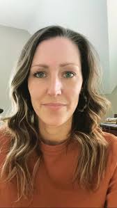 **✨ Mid-Week Design Tip ✨** Say good-bye to white cabinets!! Ok, maybe not  quite 😉 But stained cabinets are coming back y’all! I love a stellar black  and white kitchen, but I also really love the ...