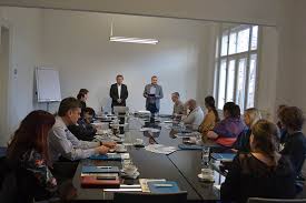 Rád sportuje, hraje na klavír a kytaru, maluje a cestuje se svými. The Power Of Thought With The Most Intelligent Czech And A Successful Graduate Of The Business Institut Karel Kostka Business Institut