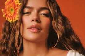 Karol G Enciende las Redes con 'Papasito' y su Nuevo Álbum 'Tropicoqueta' - Imagen ilustrativa del artículo