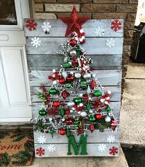 Christmas Tree Pallet Ornaments Pinterest Christmas Christmas Decorations And Christmas Craf Christmas Crafts Christmas Crafts Diy Pallet Christmas Tree