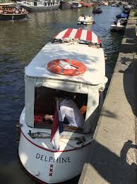 Le Bateau Prive Delphine Durant Une Croisiere Privee Sur Les Canaux D Amsterdam Quoi De Mieux Pour Profiter Du Beau Temps A Amsterda Canal Boat Boat Amsterdam