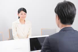 主婦のパート面接時に適した服装とは小物やメイクの注意点まで