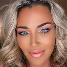 Todays Makeup Look I used Eyeshadows- Miranda, Heated, Aminta, Bermuda,  Heaven and Peach Soda with StarStruck Blush. Lip Liner Boss Babe and Happy  Lipstick with Peach soda eyeshadow