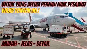 Bila kita dah sampai airport, kita tengok dulu skrin biru bahagian departure (perlepasan) ni. Infografik Tips Sebelum Naik Kapal Terbang Yang Hangpa Cute766