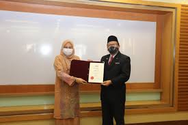Kolej universiti islam melaka, kuala sungai baru, melaka, malaysia. Kpt Penyerahan Sijil Kelulusan Penubuhan Naik Taraf Status Universiti Penuh Kepada Kolej Universiti Islam Melaka Kuim