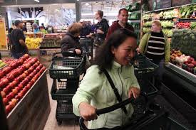 Maybe you would like to learn more about one of these? Edgewater Whole Foods Hundreds Flock To Grand Opening Edgewater Chicago Dnainfo