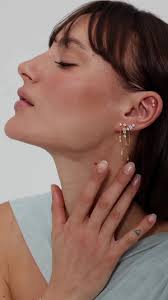 ✨ La collection "Crystal" est enfin là ! ✨ Laissez-vous envoûter par  l’élégance de l’hiver avec nos nouvelles pièces inspirées par la beauté de  la saison froide. Formes épurées, éclat intemporel, et ...