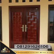 Jika jendela memiliki fungsi utama untuk keluar masuknya udara segar di pagi hari, maka pintu rumah adalah untuk keluar masuk pemilik rumah atau anggota keluarga yang ada di. Pintu Minimalis Yang Terbaru