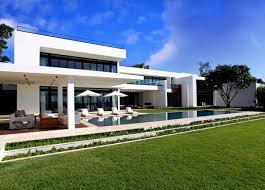 Meisterwerk Der Moderne Resort In Einem Zeitgemassen Stil Gestaltet Schweizer Bauvorschriften Sind Notorisch Miami Hauser Moderne Villa Zeitgenossische Hauser