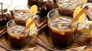 Sediakan wedang teh hijau atau teh hitam disertai irisan apel. 10 Jenis Minuman Hangat Yang Cocok Diseruput Saat Musim Hujan Seruni Id