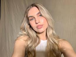 Taylor Allison's Instagram, Twitter & Facebook