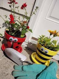 Unfortunately, they tend to look alike. Fun And Creative Ways To Paint Clay Pots See Mama Go