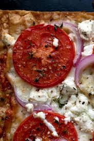 Lavash Pizza With Tomatoes Mozzarella And Goat Cheese Recette Cuisine Vegetarienne Fromage De Chevre Cuisine