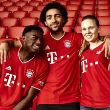 The adidas goalkeeper jersey collection includes fc bayern münchen branded socks and shorts so you can improve your performance with the ergonomics and flexibility needed to make the difference. Bayern Munich 20 21 Home Jersey