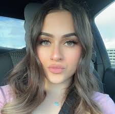 Laura Booher's Instagram, Twitter & Facebook