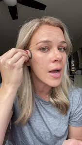 1️⃣ compact 1️⃣ brush 1️⃣ layer & 5️⃣ minutes!