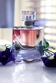 Lancome La Vie Est Belle Florale Eau De Toilette Lancome La Vie Est Belle Intense This One Sounds Interesting With A Hazelnut Cream Accord The Composition Is Sig Perfume La Vie Est Belle Perfume Fragrance