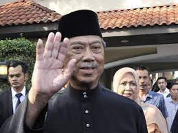 He becomes the oldest elected official in malaysia's history. Malaysia Swears In New Prime Minister As Mahathir Forced Out The Economic Times