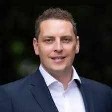 Chris Raymond's Instagram, Twitter & Facebook